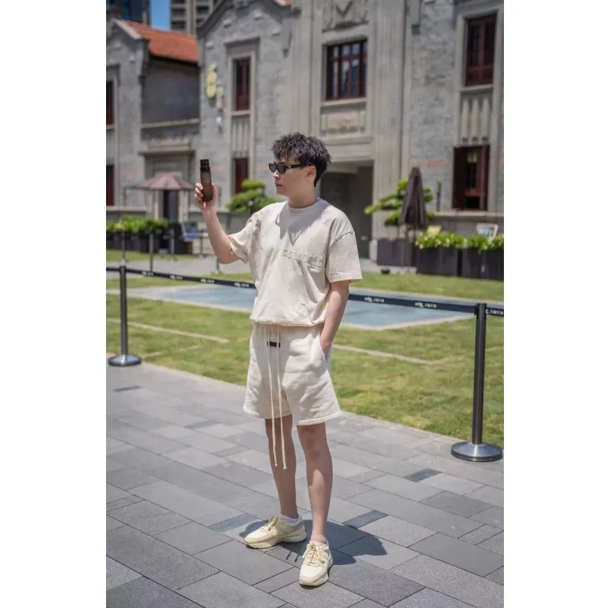 🦋 、Hot Sale🦋80 【 】FOF GOD Essentials FOG ESSENTIALS 2018 ， Versatile 。 FEAR OF GOD ， ， “ESSENTIALS”LOGO 。ESSENTIALS 、 ， KANYE WEST、JUSITN BIEBER、RIHANNA 。。。。。 FOG 、 ， 、 、 、 Authentic Factory、 3D 、 3D 、 、 3D 。 、Factory 。 OVERSIZE 。 : Brown、 、 Gray、 、 White、 Size：XS-XL
